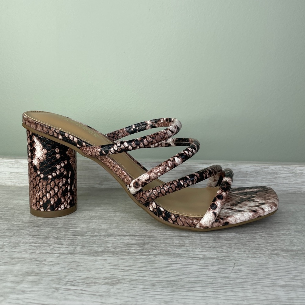 NWT Express snake skin strappy heeled sandals size 6